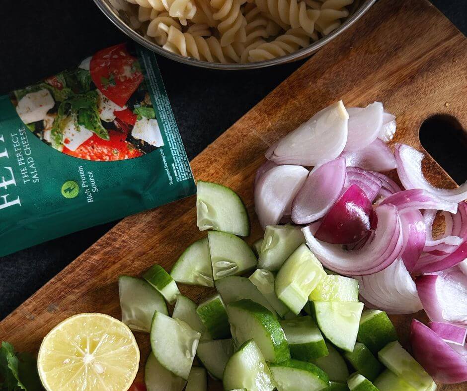 how-to-meal-plan-on-a-budget-how-to-save-money-grocery-shopping-pretty-little-motherhood