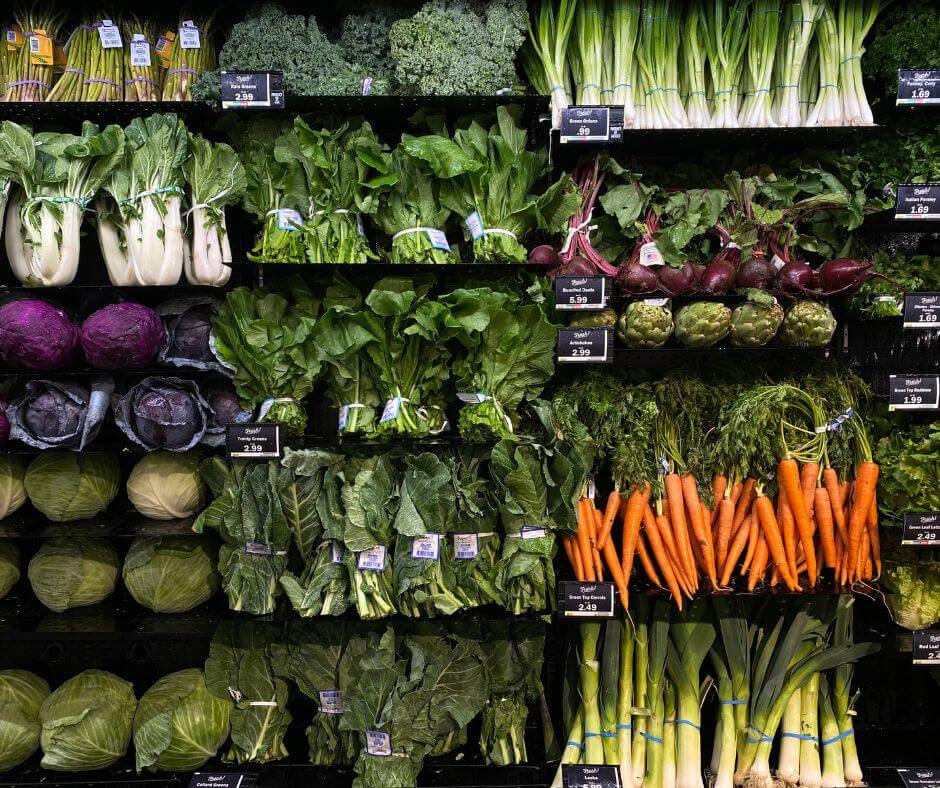 how-to-meal-plan-on-a-budget-how-to-save-money-grocery-shopping-pretty-little-motherhood