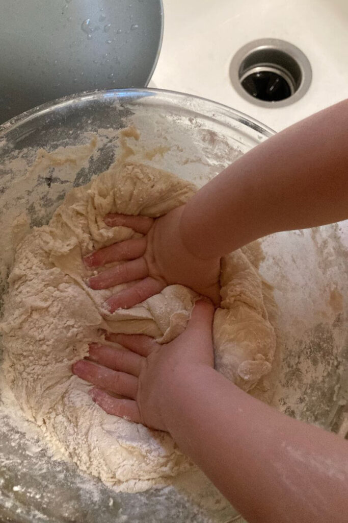 new-years-eve-with-kids-at-home-how-to-celebrate-new-years-eve-at-home-with-kids-low-key-new-years-eve-at-home-at-home-new-years-eve-party-at-home-with-kids-pretty-little-motherhood