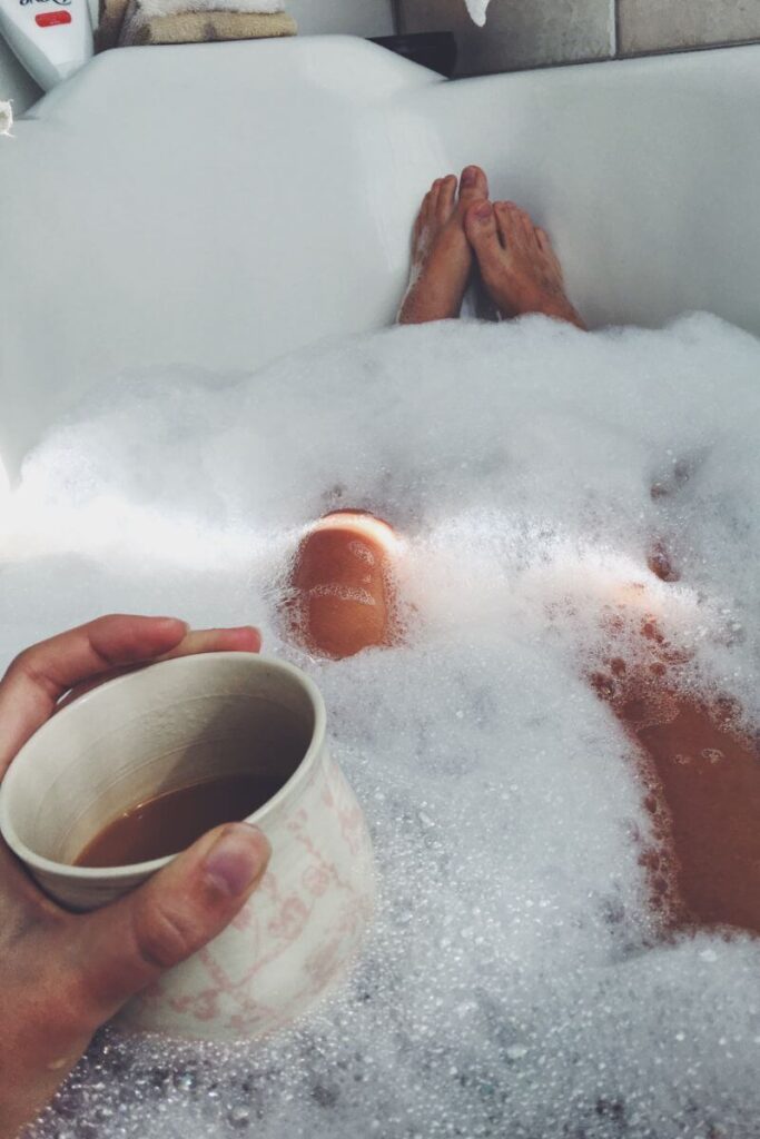 new-years-eve-with-kids-at-home-how-to-celebrate-new-years-eve-at-home-with-kids-low-key-new-years-eve-at-home-at-home-new-years-eve-party-at-home-with-kids-pretty-little-motherhood-